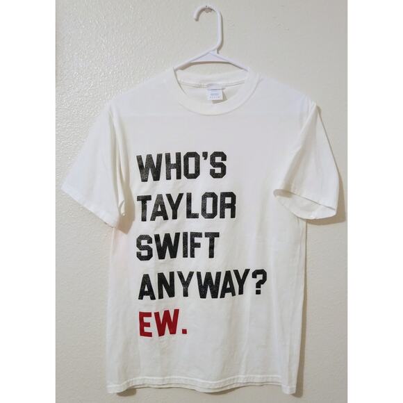 Who's Taylor Swift Anyway? Ew. Glitter Lettering Graphic T-Shirt Port & Co SZ S - Picture 1 of 7